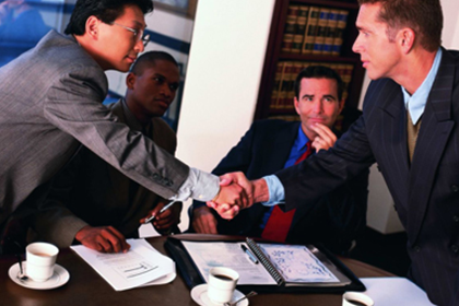 欠款诉讼流程是否需聘请律师代理？